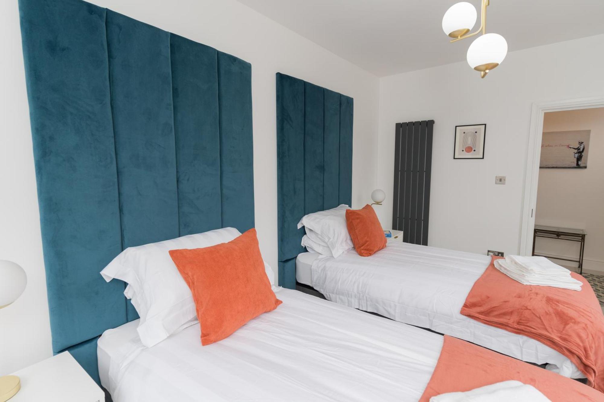 Luxurious 2 Bed Birmingham House Free Parking - Sleeps 6 Apartman Kültér fotó