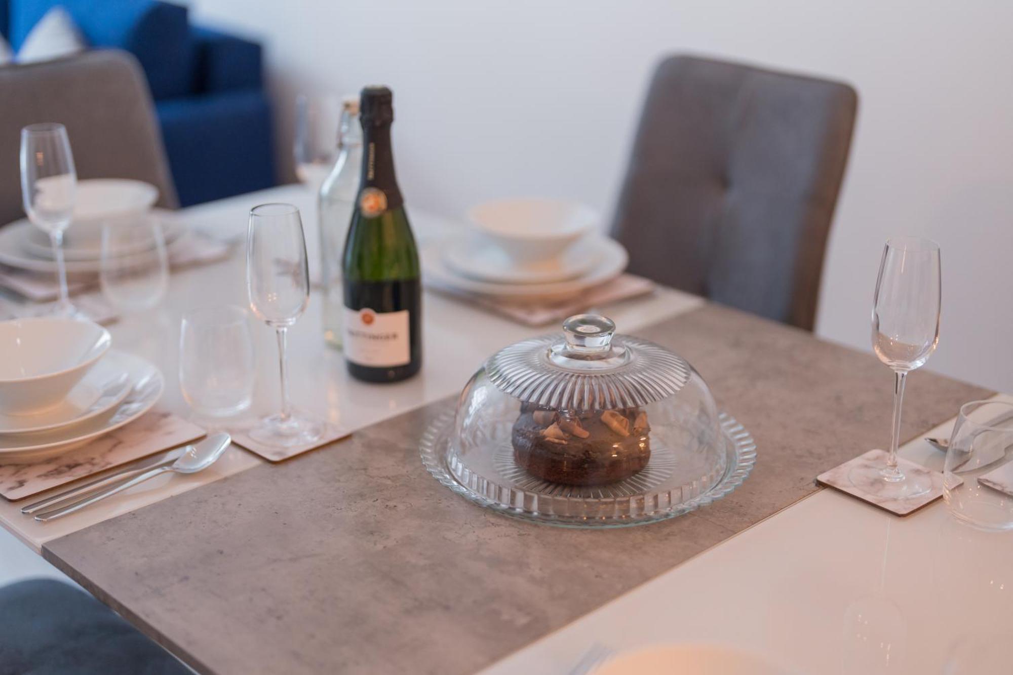 Luxurious 2 Bed Birmingham House Free Parking - Sleeps 6 Apartman Kültér fotó