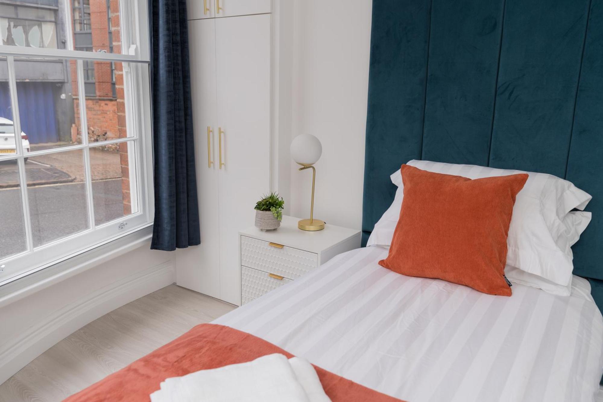 Luxurious 2 Bed Birmingham House Free Parking - Sleeps 6 Apartman Kültér fotó